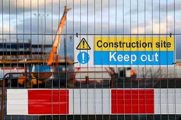 Fence with a sign that reads 'construction: keep out'